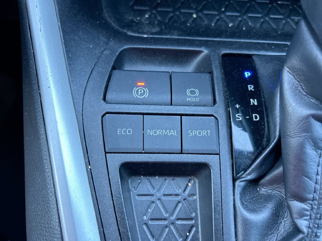 Used 2019 Toyota RAV4 LE FWD image 31