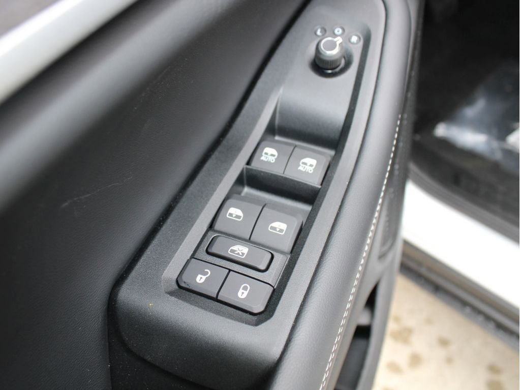 New 2025 Jeep Grand Cherokee Limited w/ Luxury Tech Group II image 7