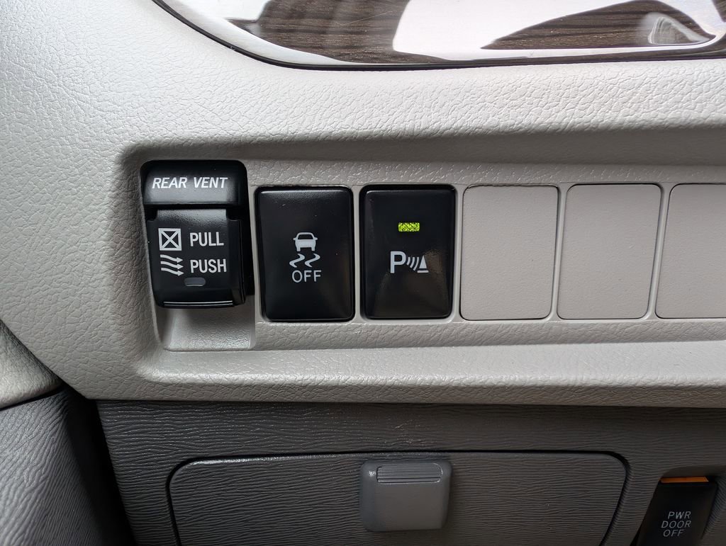 Used 2019 Toyota Sienna XLE w/ XLE Navigation Package AWD/4WD image 23