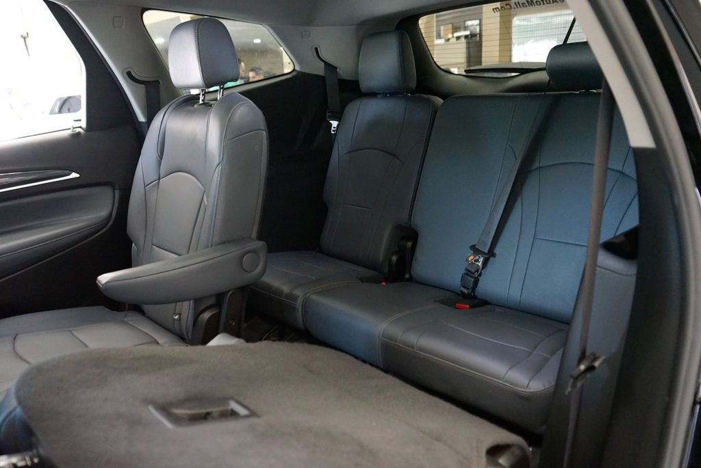 Used 2020 Buick Enclave Essence w/ Sound and Sites Package AWD/4WD image 15