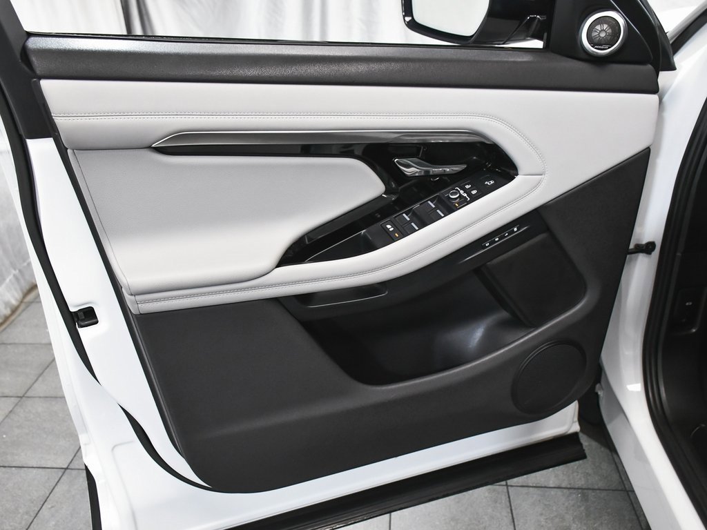 Used 2022 Land Rover Range Rover Evoque SE image 9