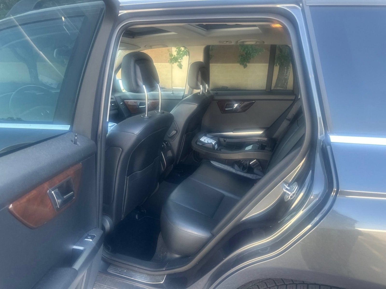 Used 2011 Mercedes-Benz GLK 350 4MATIC image 4