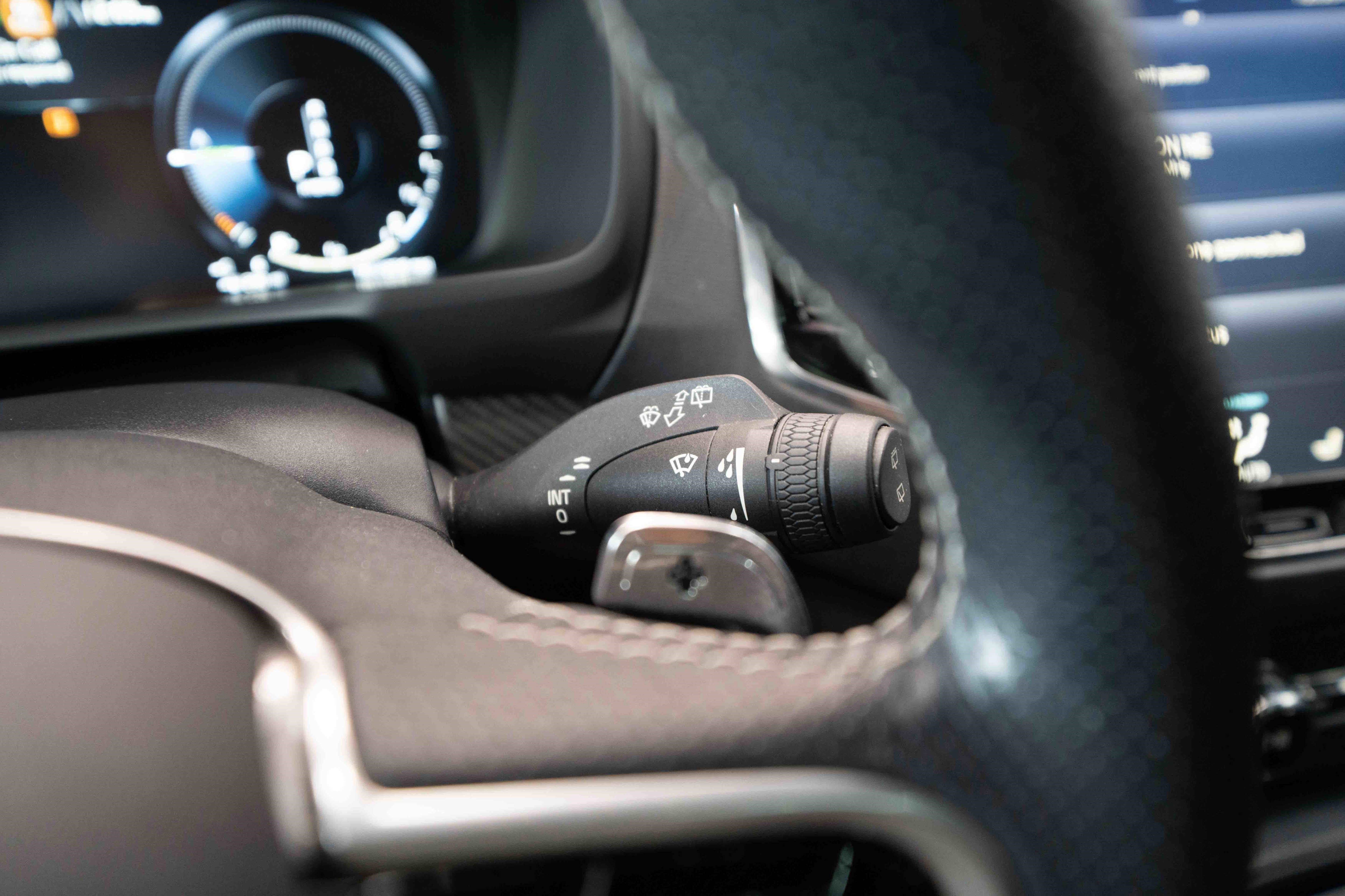 Used 2018 Volvo XC90 T8 R-Design w/ Convenience Package AWD/4WD image 14