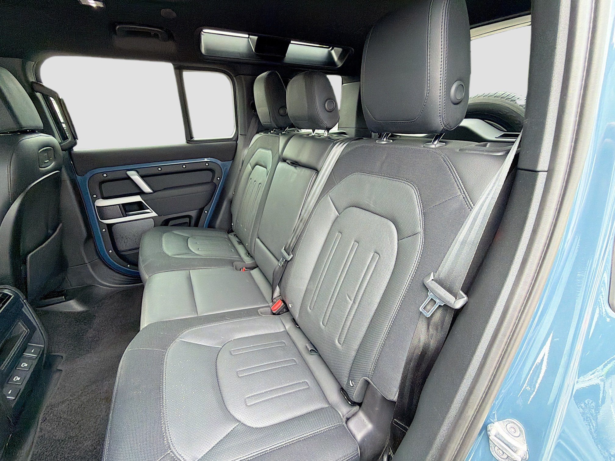 Used 2022 Land Rover Defender 110 X-Dynamic SE AWD/4WD image 19