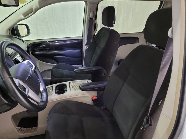 Used 2015 Chrysler Town & Country Touring w/ Driver Convenience Group image 26