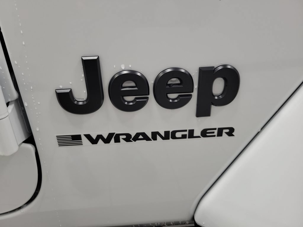 New 2026 Jeep Wrangler Unlimited Sahara w/ Technology Group AWD/4WD image 14
