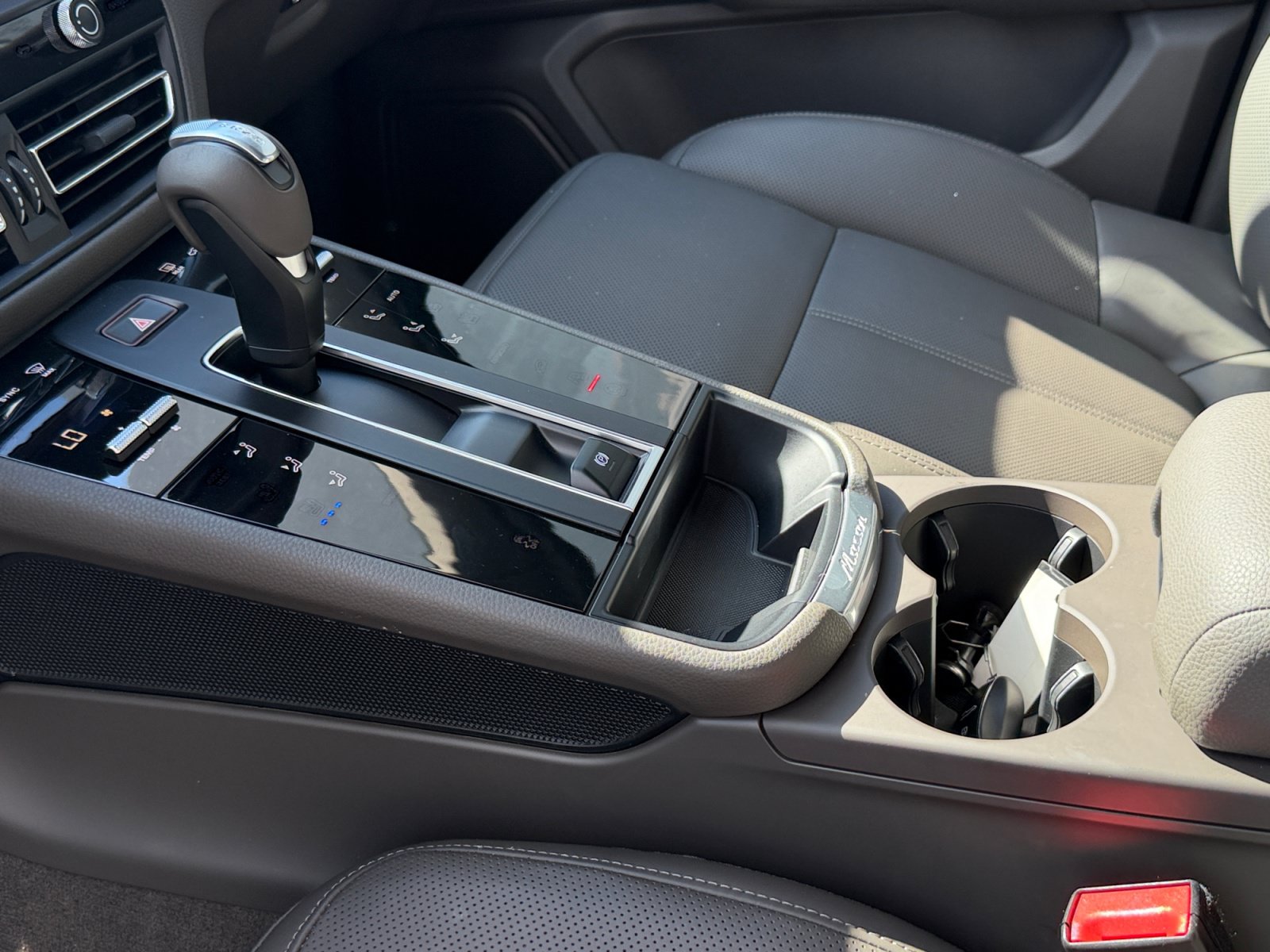 Used 2023 Porsche Macan AWD/4WD image 21