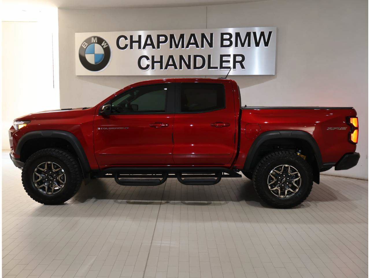 Used 2025 Chevrolet Colorado ZR2 w/ Technology Package AWD/4WD image 3