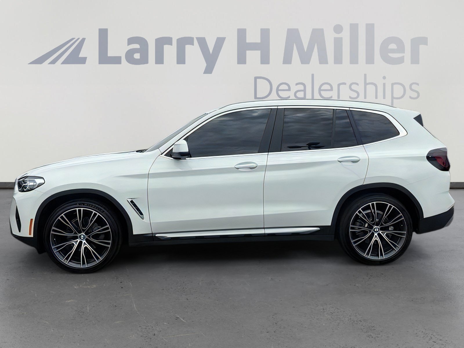 Used 2022 BMW X3 sDrive30i w/ Premium Package 2 (ZPA) RWD image 3