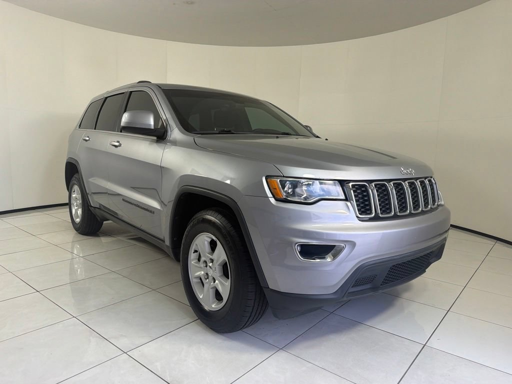 Used 2017 Jeep Grand Cherokee Laredo w/ Quick Order Package 2BE RWD image 3