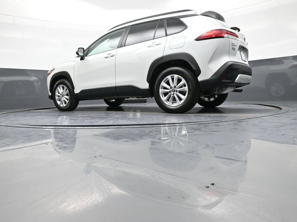 Certified 2024 Toyota Corolla Cross LE AWD/4WD image 31
