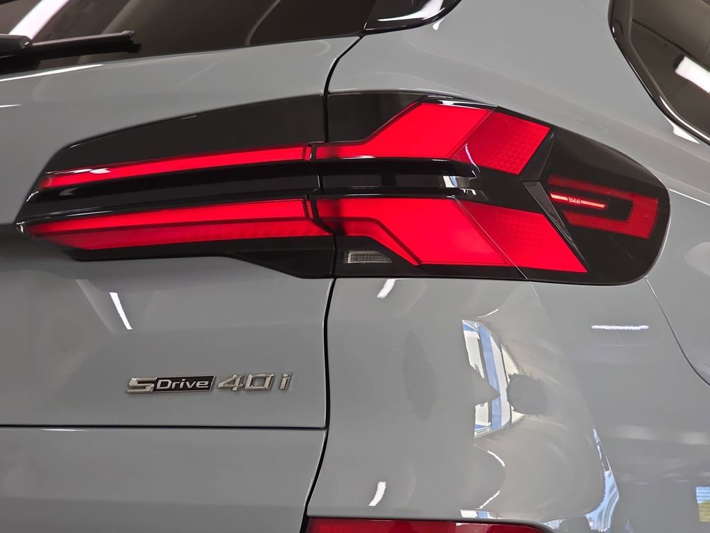 Used 2024 BMW X5 sDrive40i w/ M Sport Package image 32