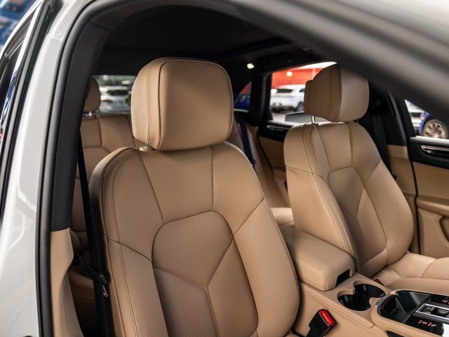 Certified 2025 Porsche Macan S image 34