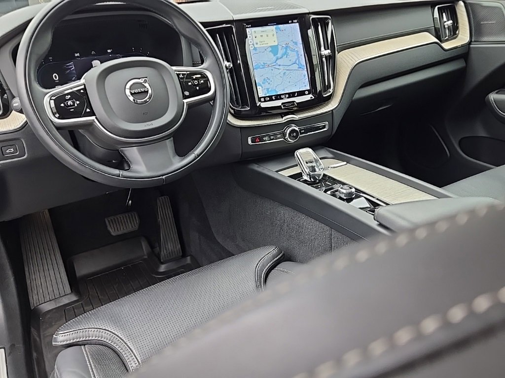 Certified 2022 Volvo XC60 B5 Inscription w/ Advanced Package image 12