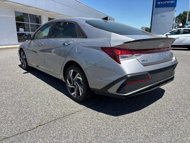 Certified 2025 Hyundai Elantra Sport w/ Cargo Package FWD image 5