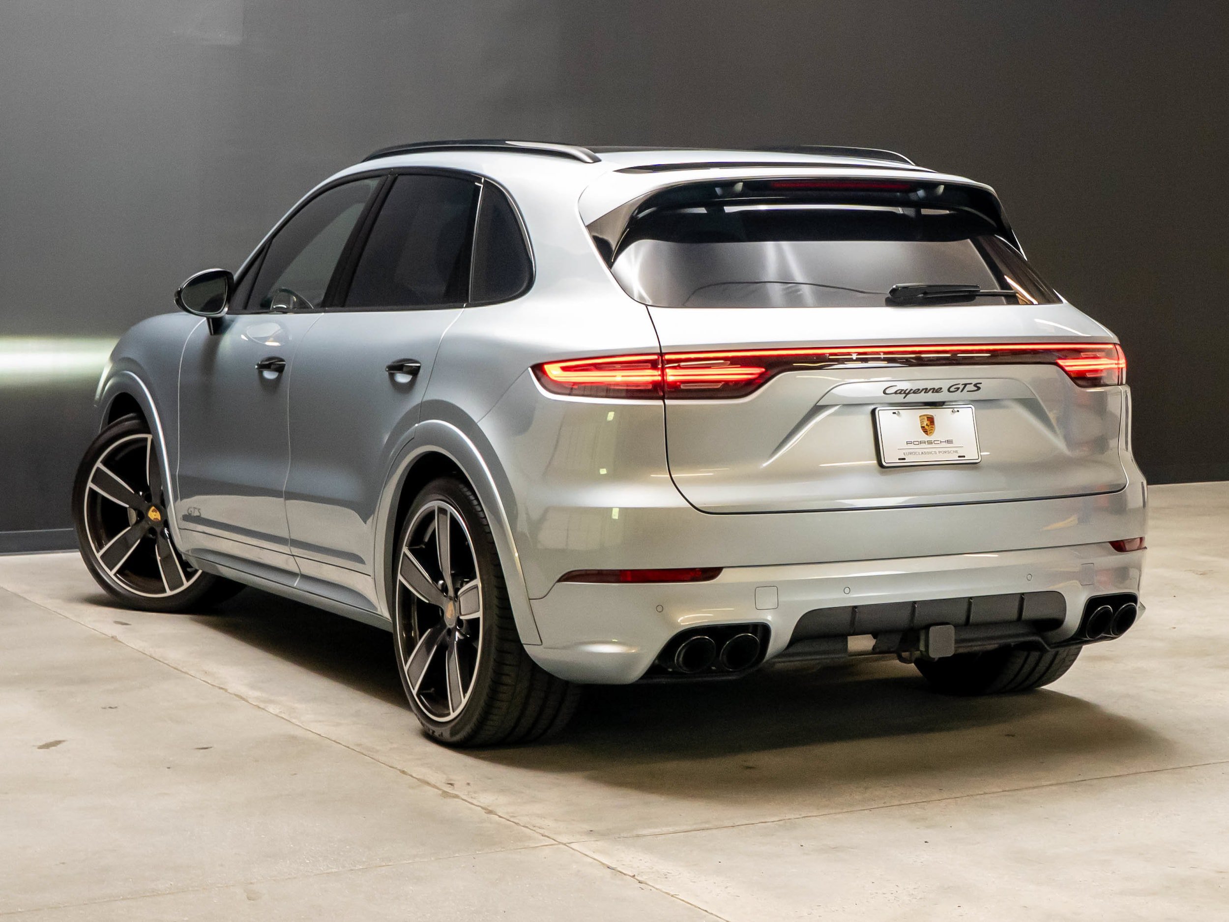 Used 2022 Porsche Cayenne GTS AWD/4WD image 3