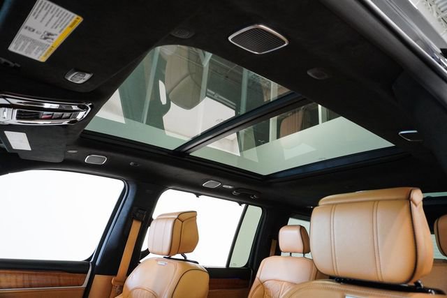 Used 2024 Jeep Grand Wagoneer Series III image 11