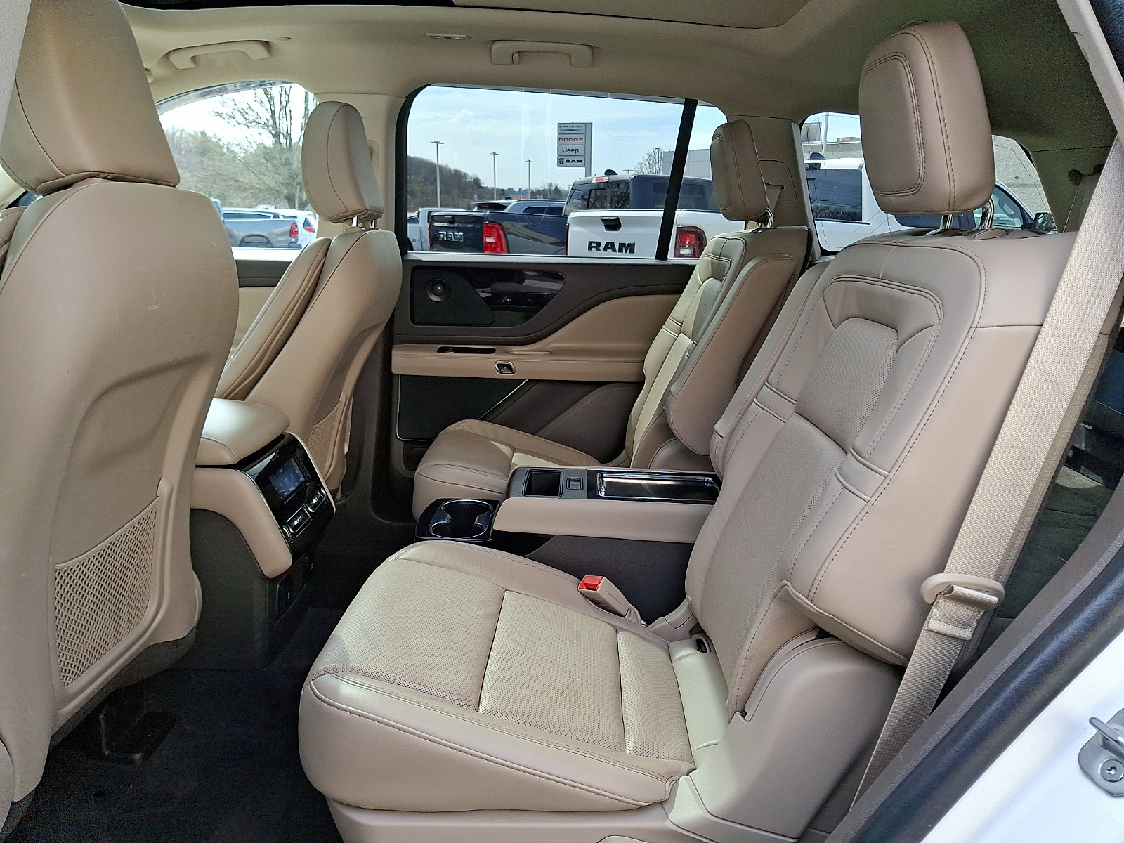 Used 2023 Lincoln Aviator Reserve w/ Equipment Group 201A image 10