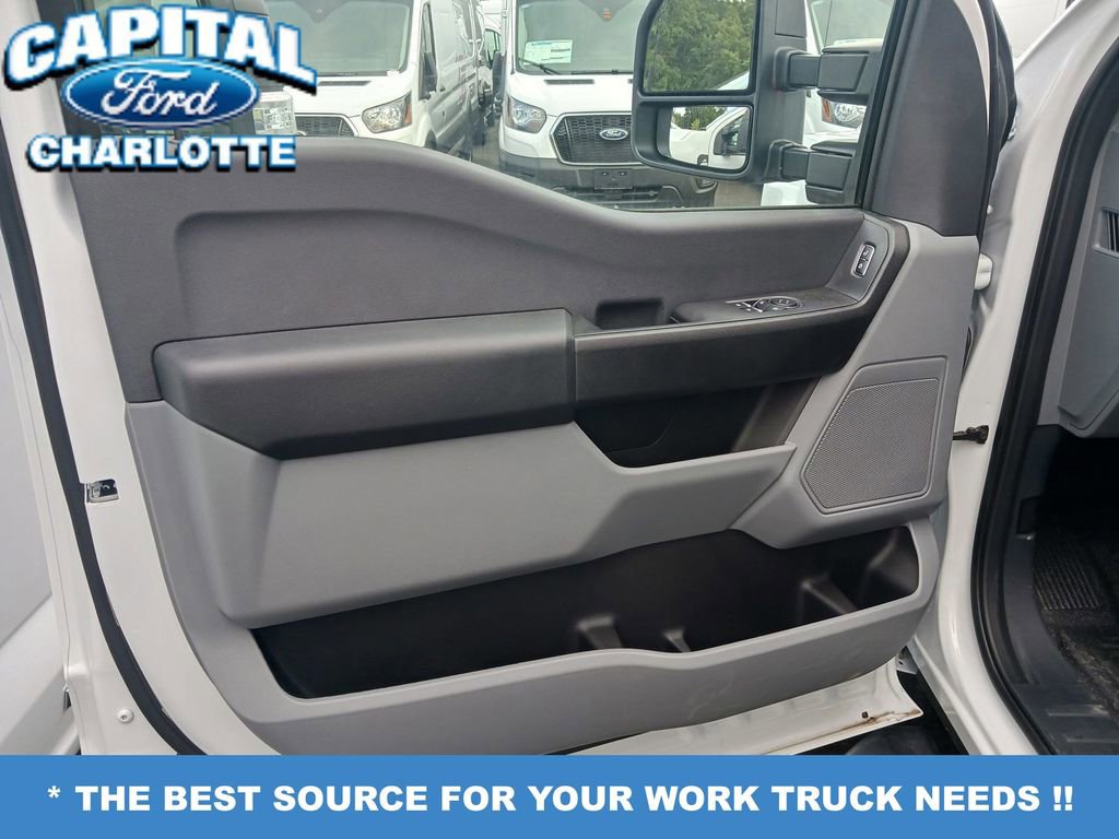 New 2024 Ford F550 4x4 Regular Cab Super Duty image 6