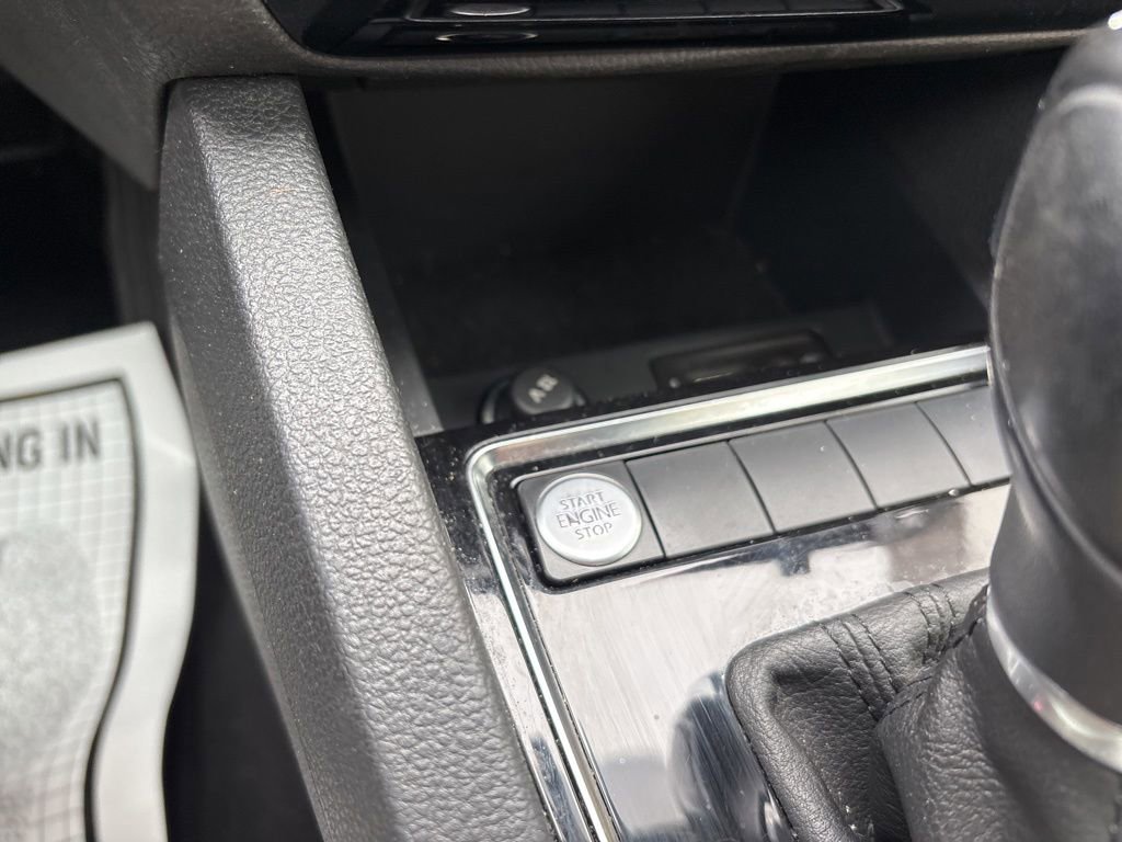 Used 2017 Volkswagen Jetta SEL FWD image 31