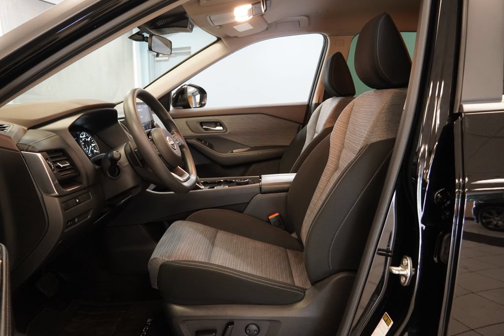 Used 2023 Nissan Rogue SV AWD/4WD image 5
