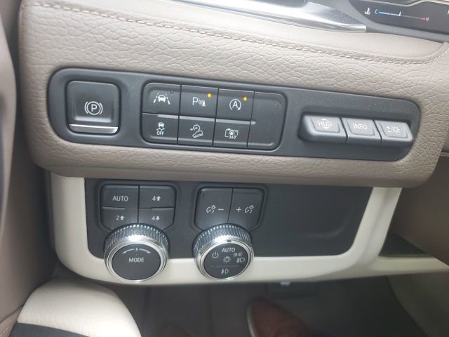Used 2023 GMC Yukon Denali AWD/4WD image 15