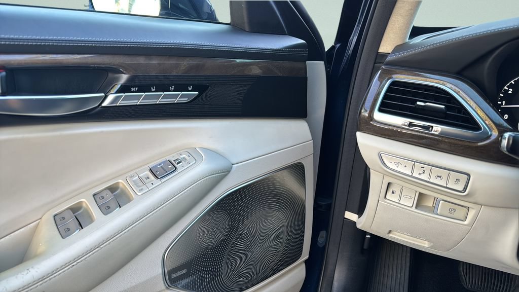 Used 2018 Genesis G90 3.3T Premium AWD/4WD image 17