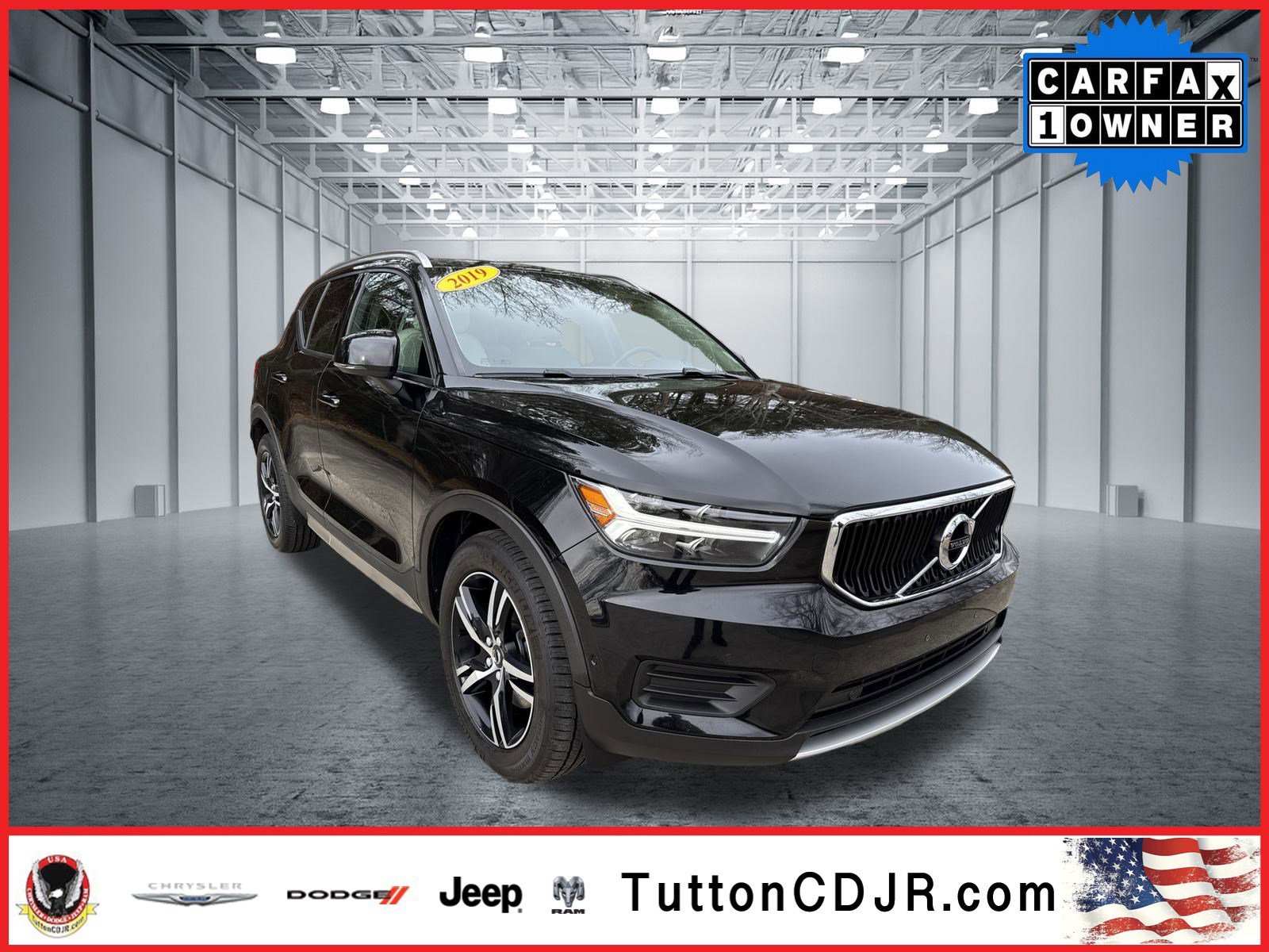 Used 2019 Volvo XC40 T5 Momentum image 1