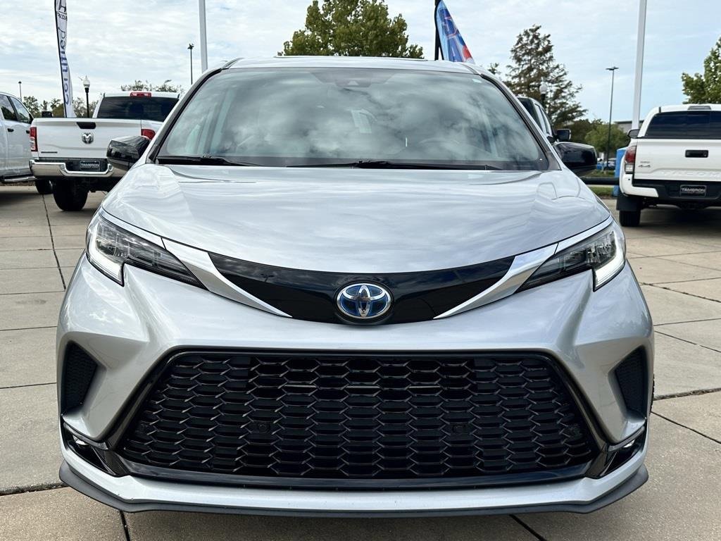 Used 2021 Toyota Sienna XSE image 2