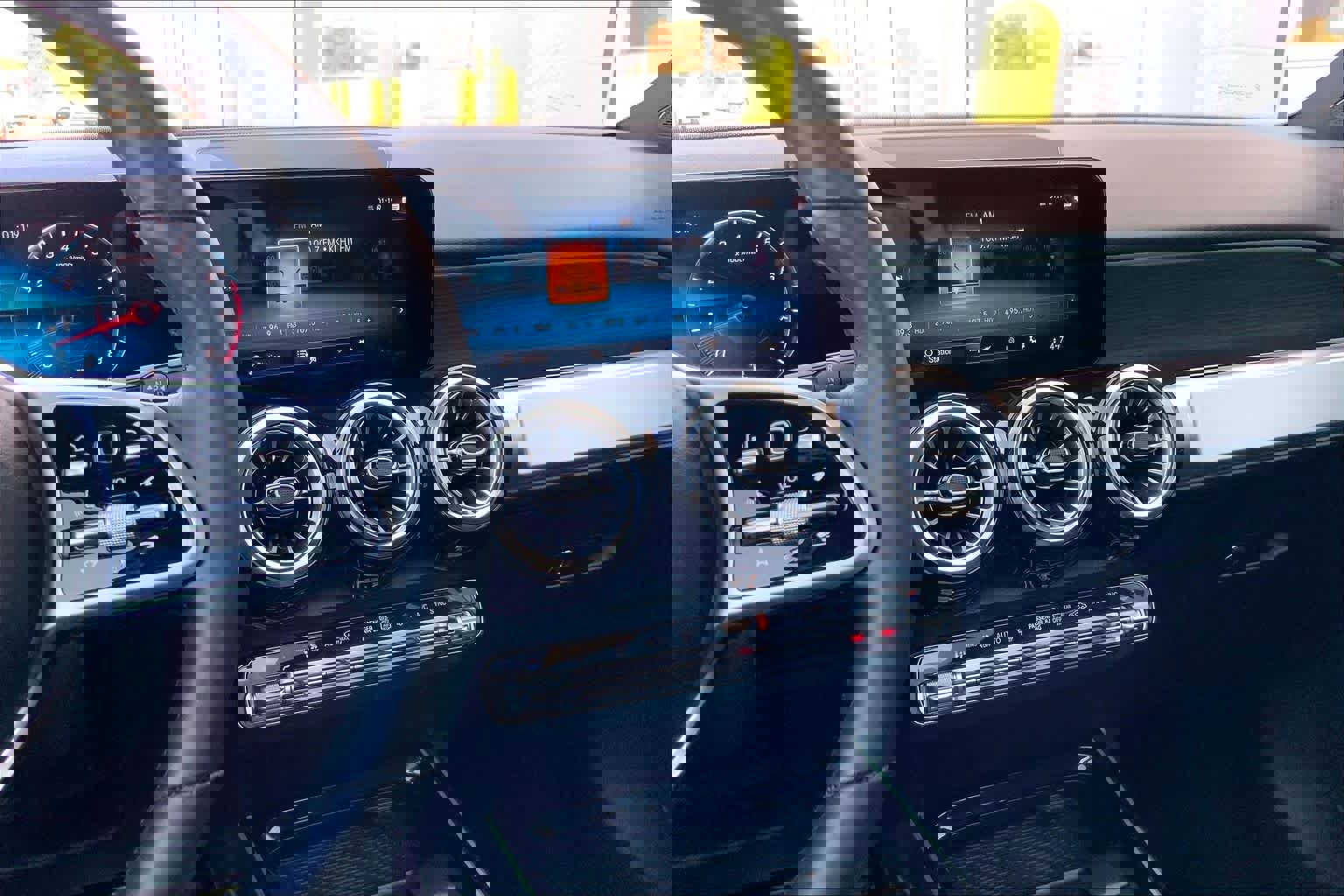 Used 2022 Mercedes-Benz GLB 250 image 6