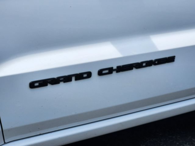 Used 2018 Jeep Grand Cherokee Altitude AWD/4WD image 8