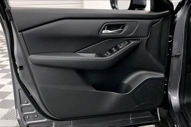 New 2026 Nissan Rogue SV image 32