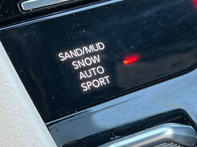 Used 2024 Jeep Grand Cherokee Limited w/ Luxury Tech Group II image 32