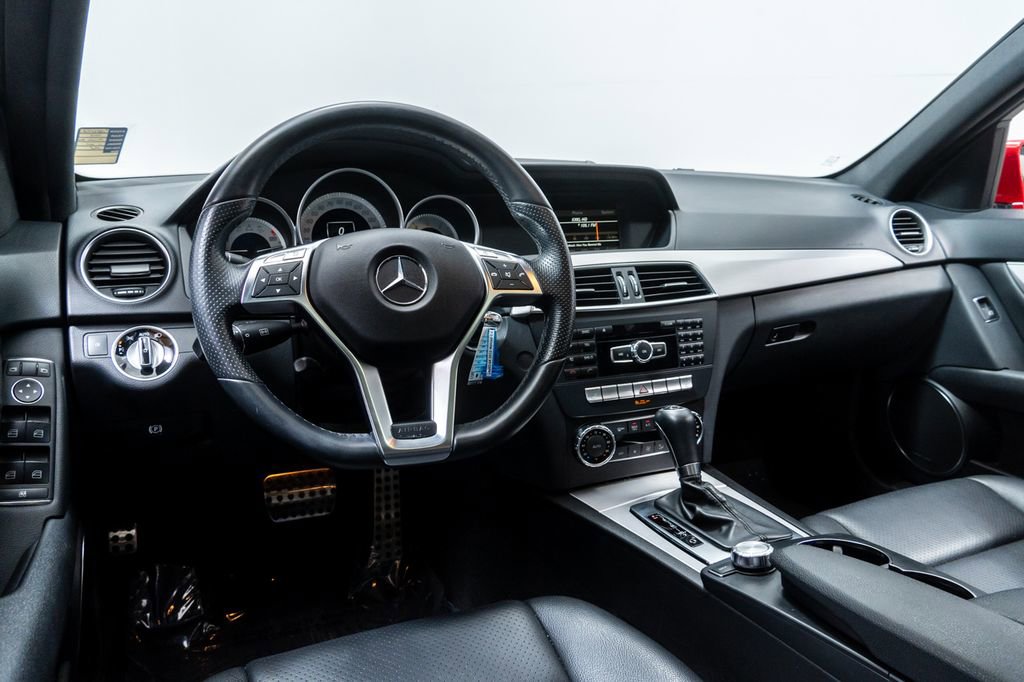 Used 2012 Mercedes-Benz C 300 4MATIC Sedan image 4