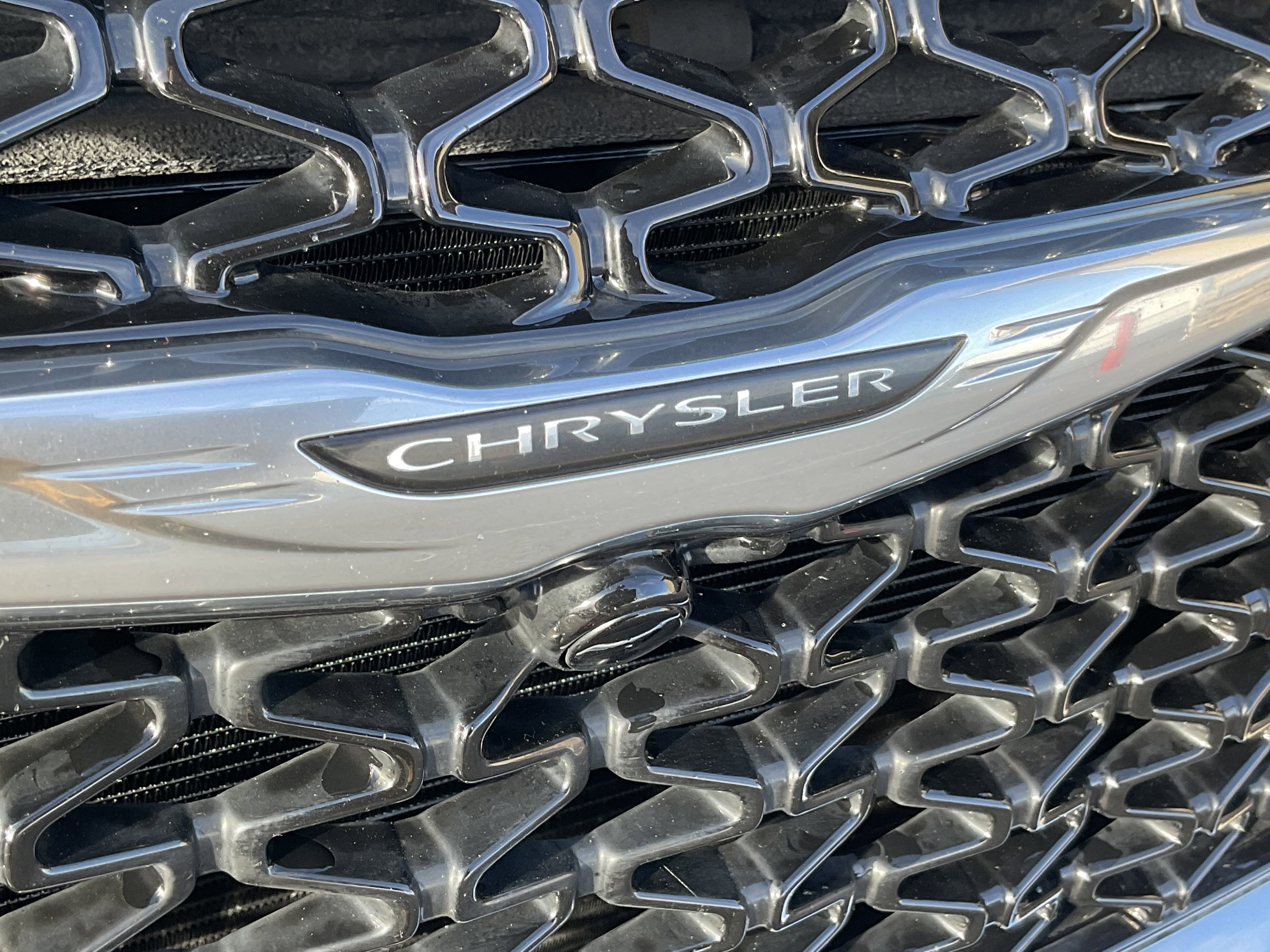 Used 2022 Chrysler Pacifica Touring-L FWD image 9