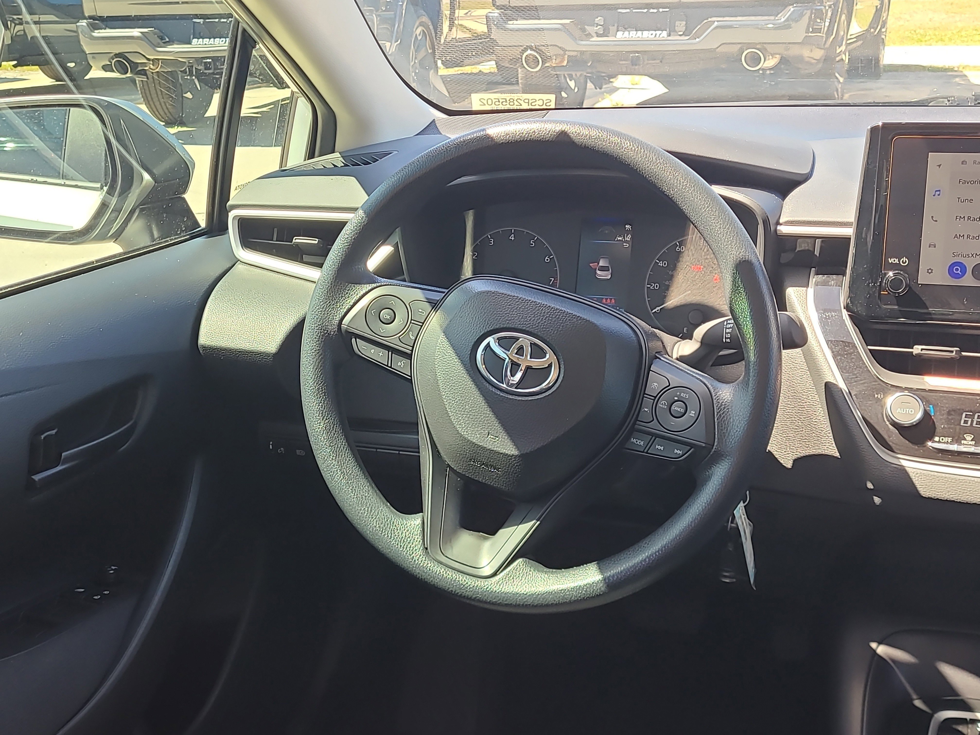 Used 2025 Toyota Corolla LE FWD image 14
