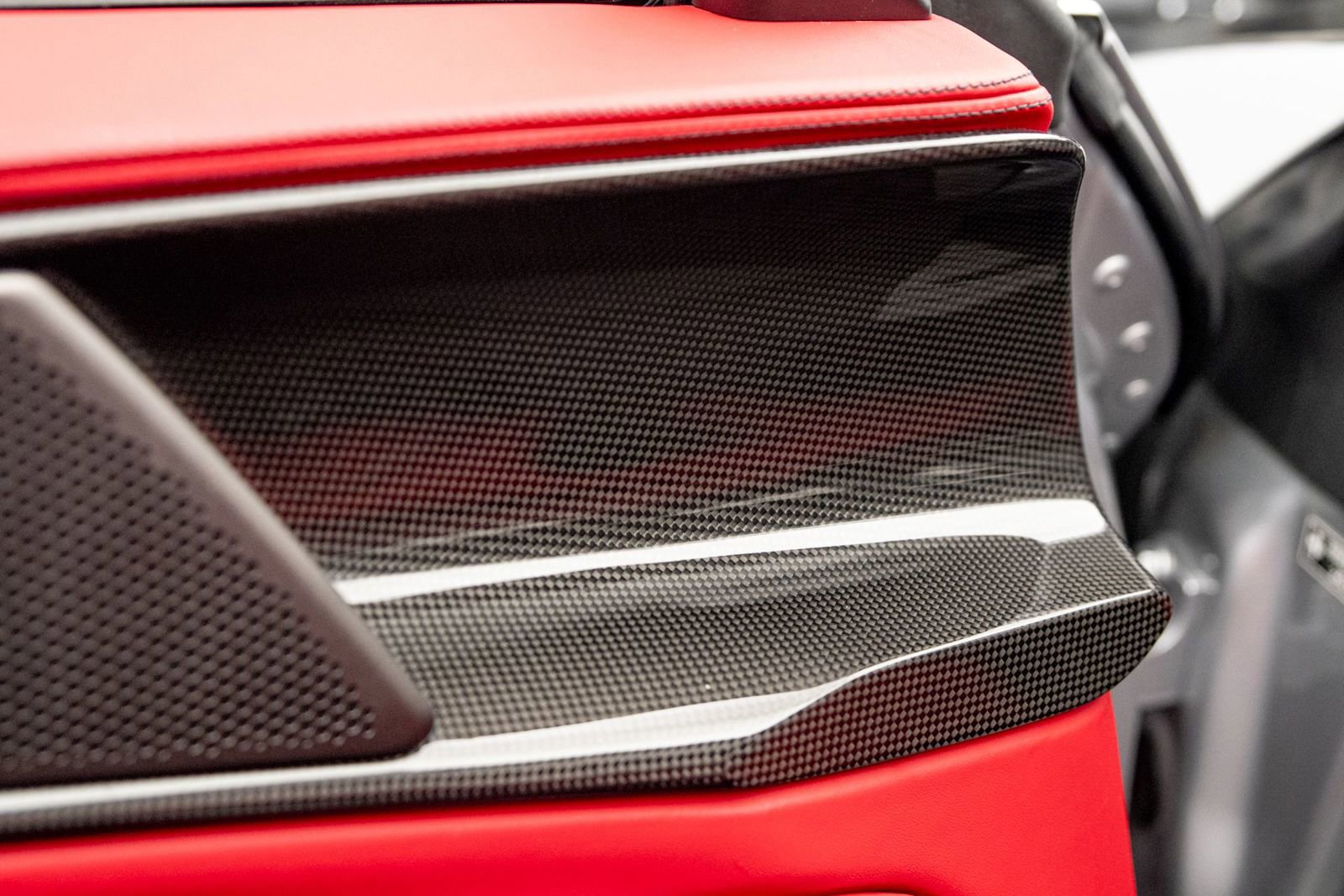 Used 2025 Ferrari Purosangue AWD/4WD image 18
