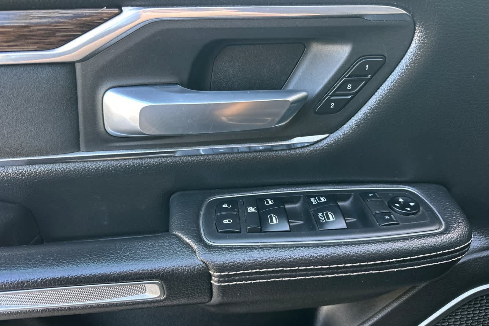 Used 2019 RAM 1500 Laramie AWD/4WD image 12