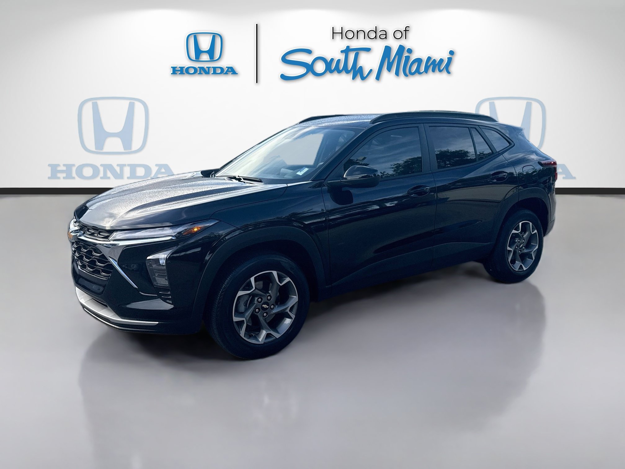 Used 2026 Chevrolet Trax LT FWD image 3
