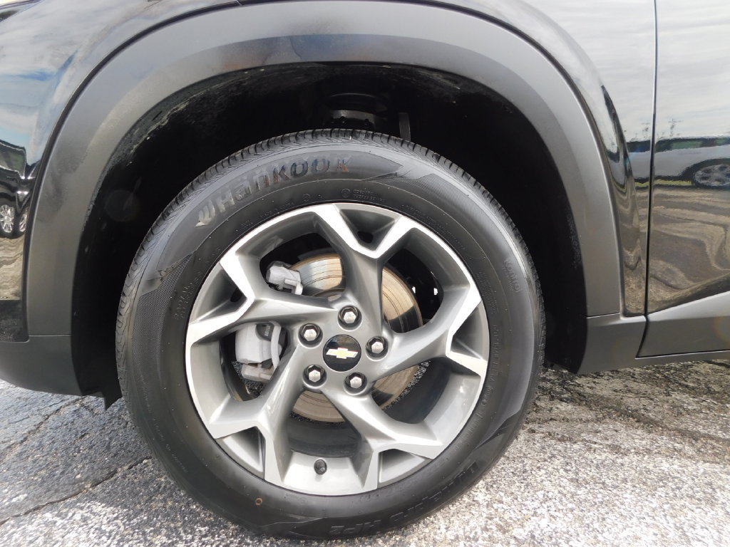 Used 2025 Chevrolet Trax LT FWD image 10