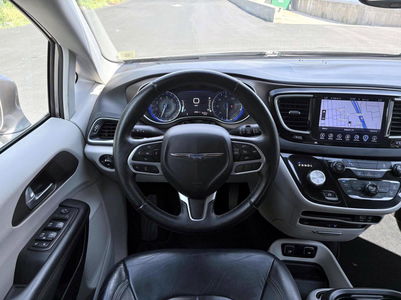 Used 2017 Chrysler Pacifica Touring-L Plus FWD image 14