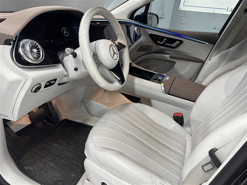 Used 2023 Mercedes-Benz EQS 580 4MATIC SUV image 2