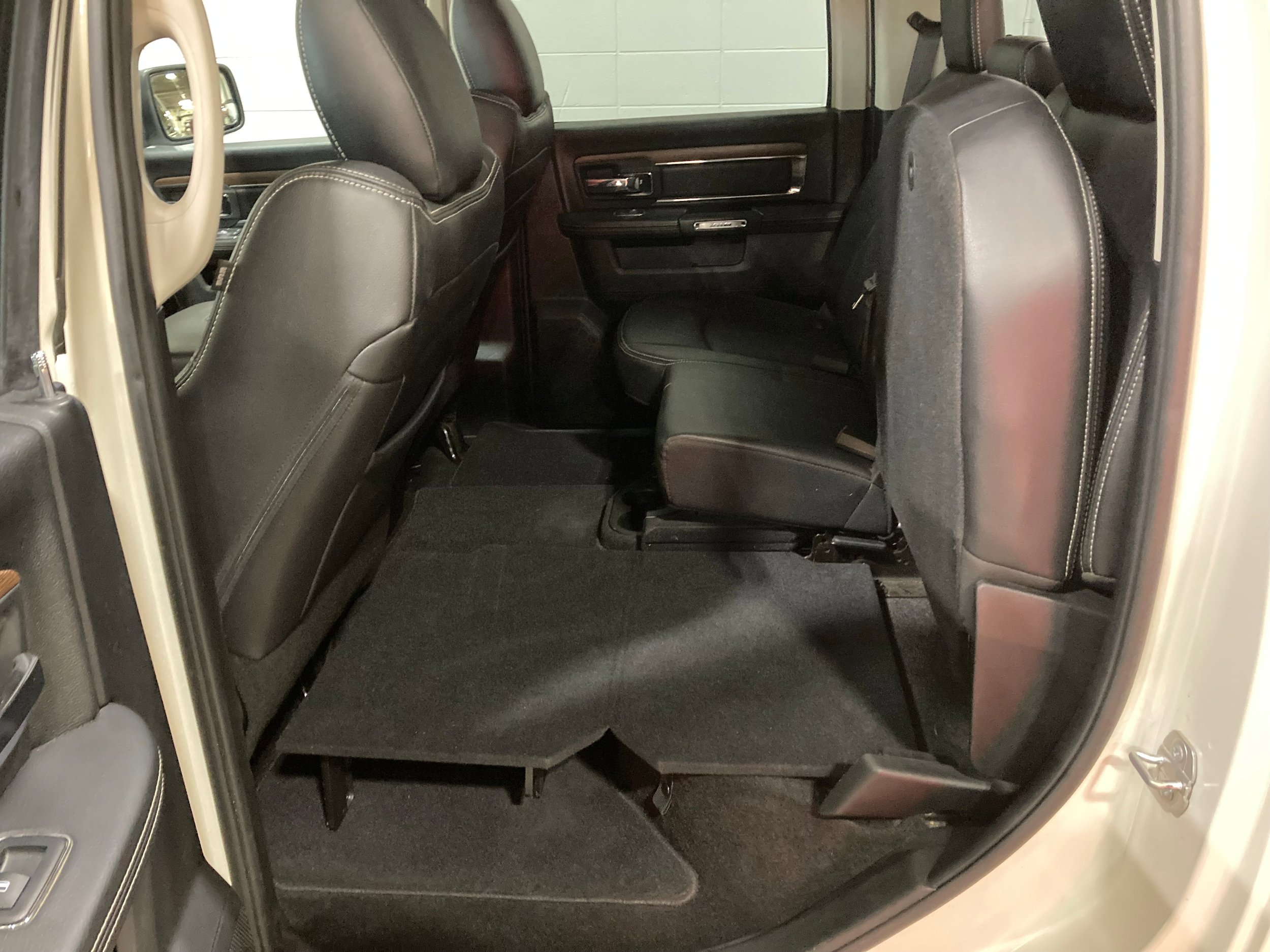 Used 2018 RAM 1500 Laramie w/ Convenience Group AWD/4WD image 22