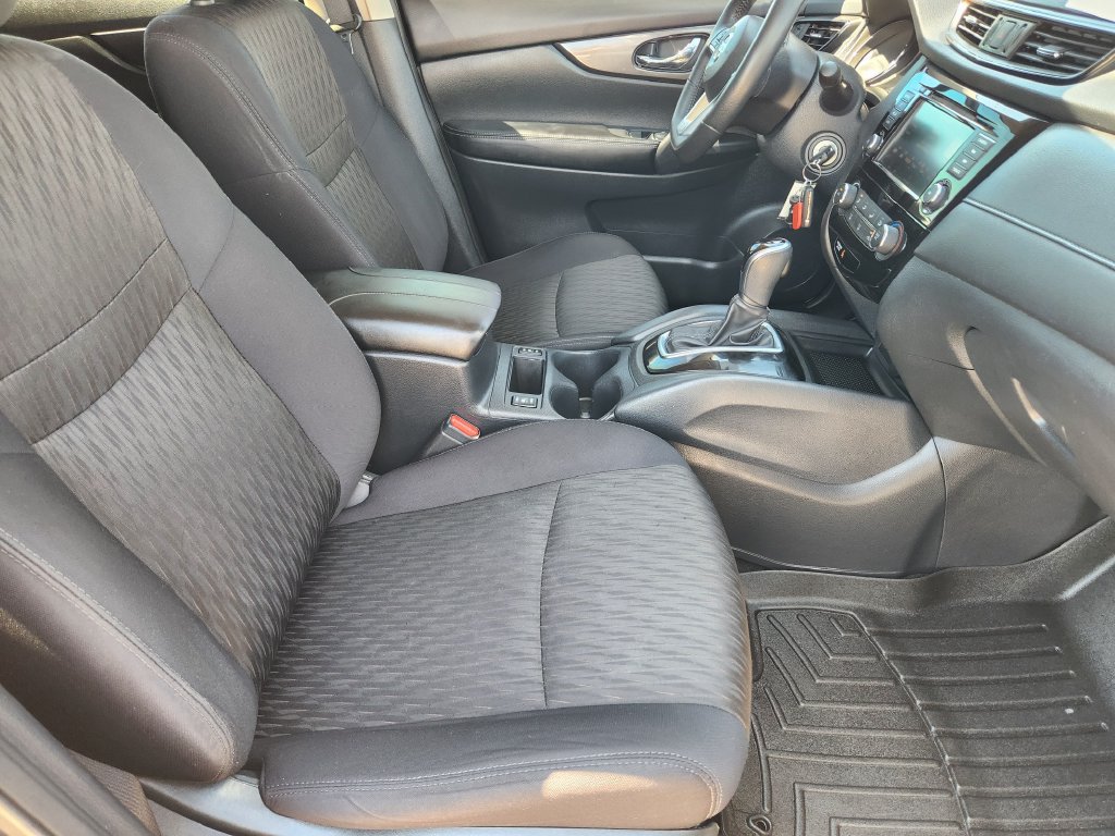 Used 2019 Nissan Rogue S w/ Special Edition Package FWD image 17
