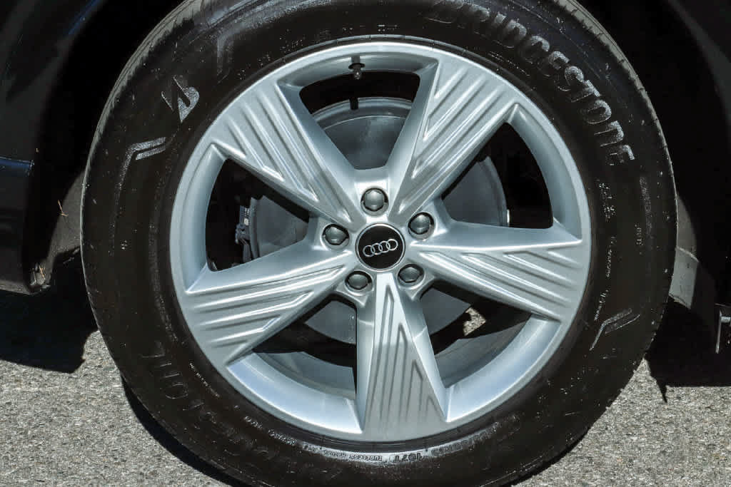 Used 2024 Audi Q4 e-tron Prestige AWD/4WD image 10