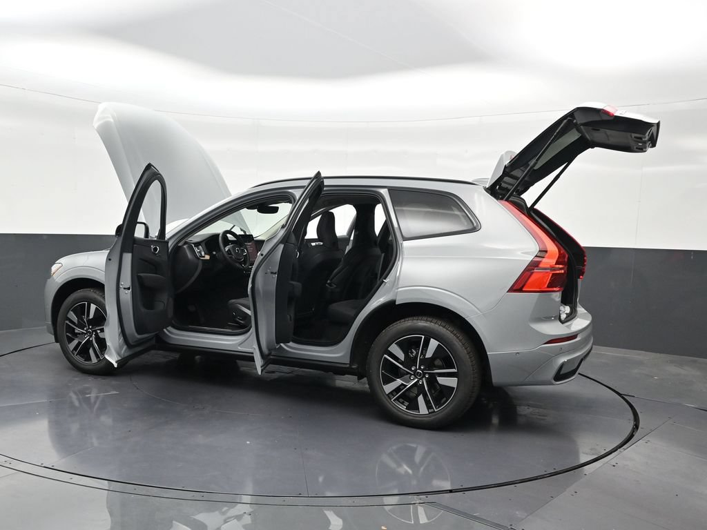 New 2026 Volvo XC60 B5 Plus AWD/4WD image 32