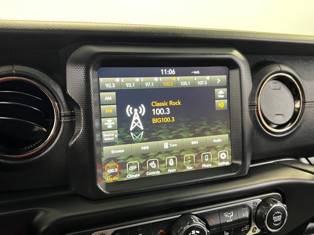 Used 2022 Jeep Wrangler Unlimited Sahara image 40