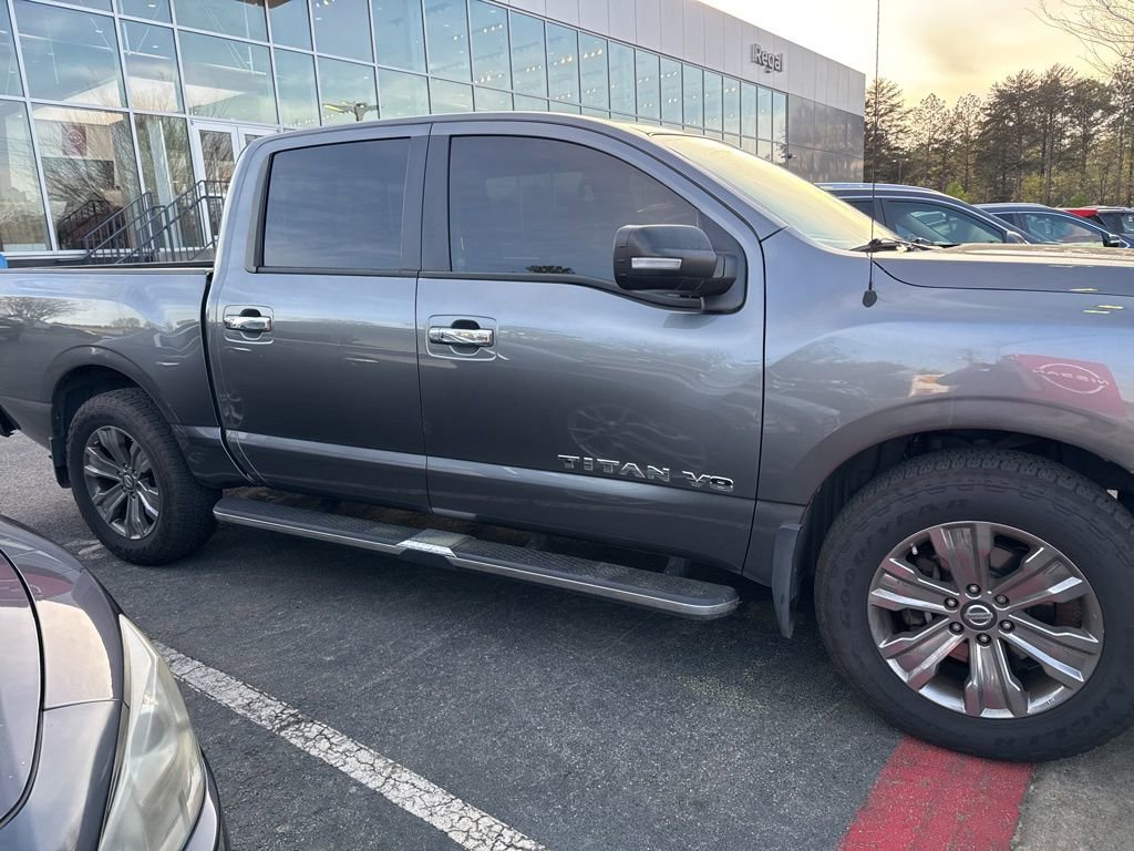 Used 2019 Nissan Titan SV w/ SV Convenience Package image 4