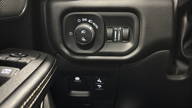 Used 2025 RAM 1500 Laramie AWD/4WD image 32