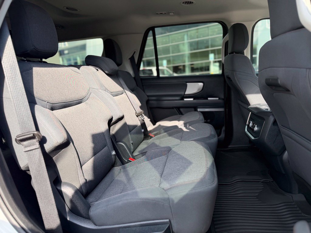 Used 2025 Ford Expedition Active RWD image 11